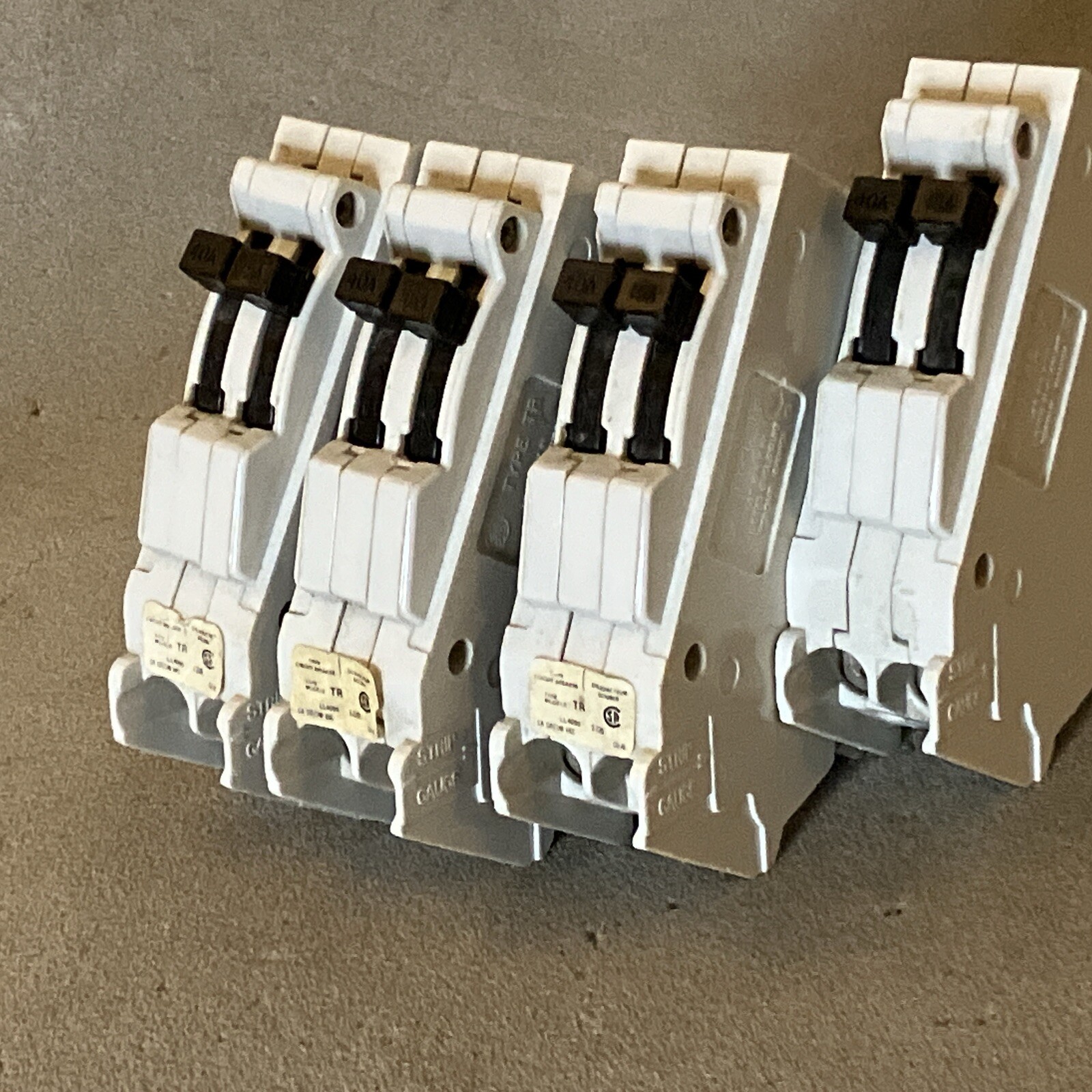 GE TR1540 TR4015 2 Pole 15 40 Amp 120/240V Twin Tandem Circuit Breaker TRP1540