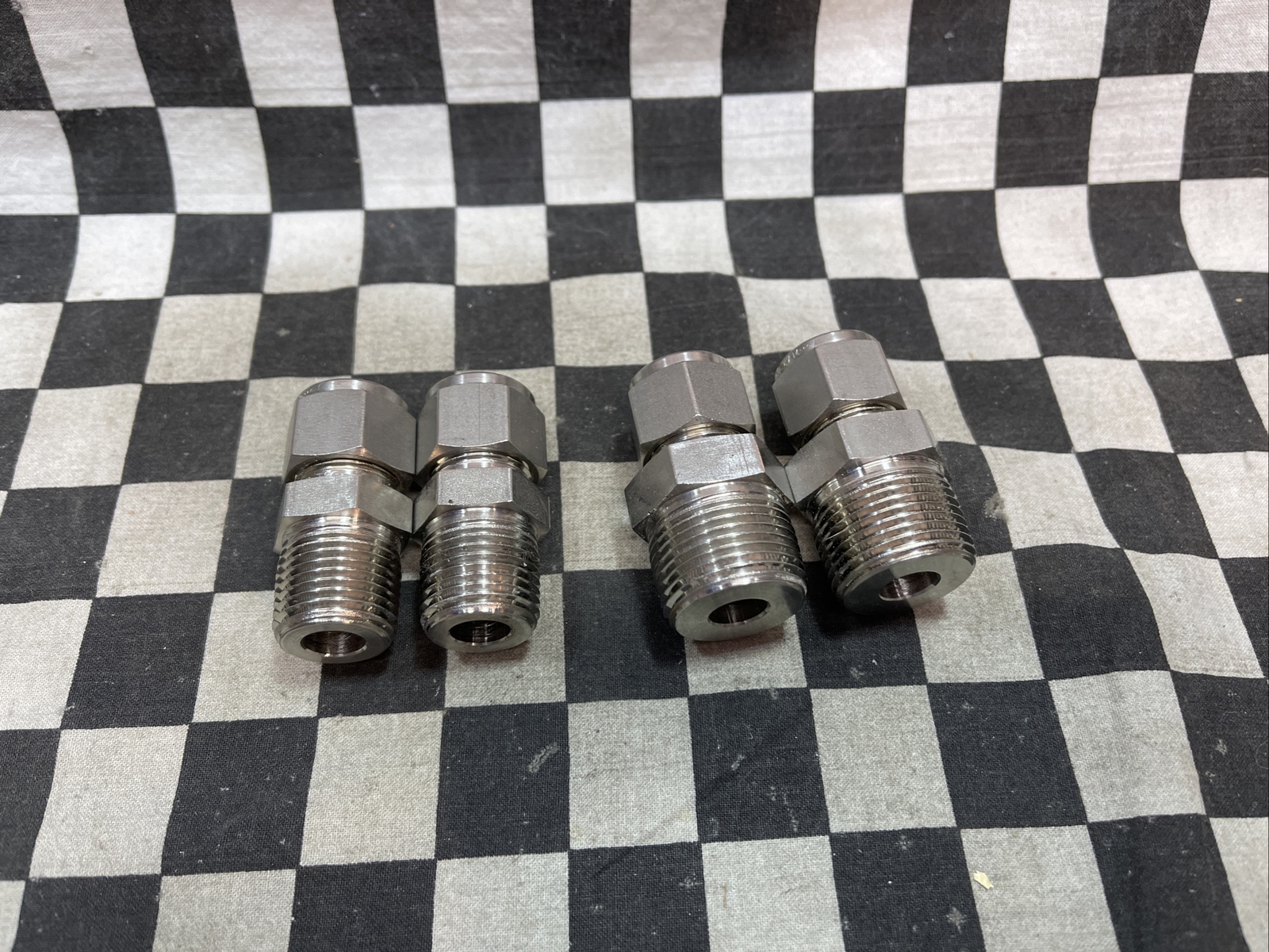 SWAGELOK SS-810-1-8 and SS-810-1-12, MALE CONNECTOR 1/2″ TUBE, Lot Of 4#104P8