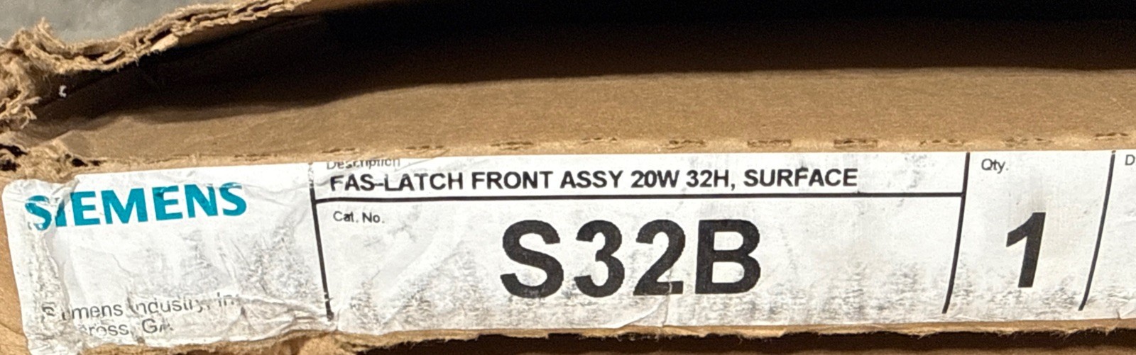 Siemens S32B Panelboard Cover Trim FAS Latch Front Surface Mount 20W 32H Surface