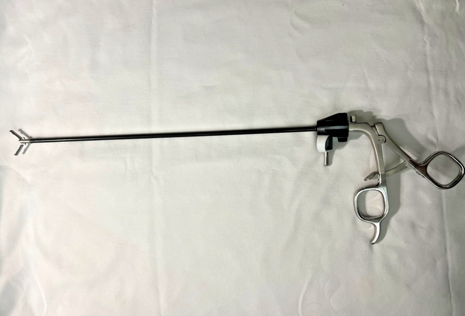 Snowden Pencer 90-3021 Laparoscopic Fundus Rotating Raptor Grasper 5mm X 32cm