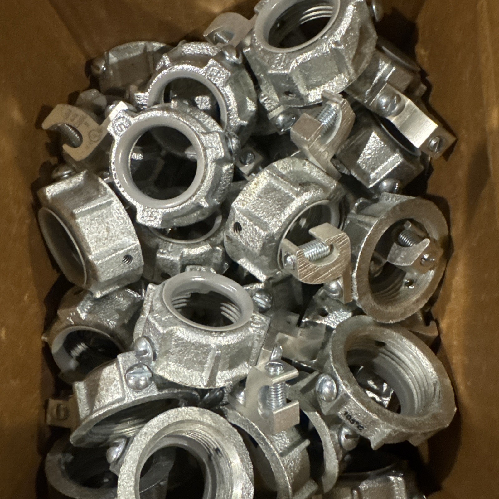 Box Of 50 – EATON GLL3 1″ MI GROUND BUSH-LAY-IN LUG Ground & Bonding Equipment