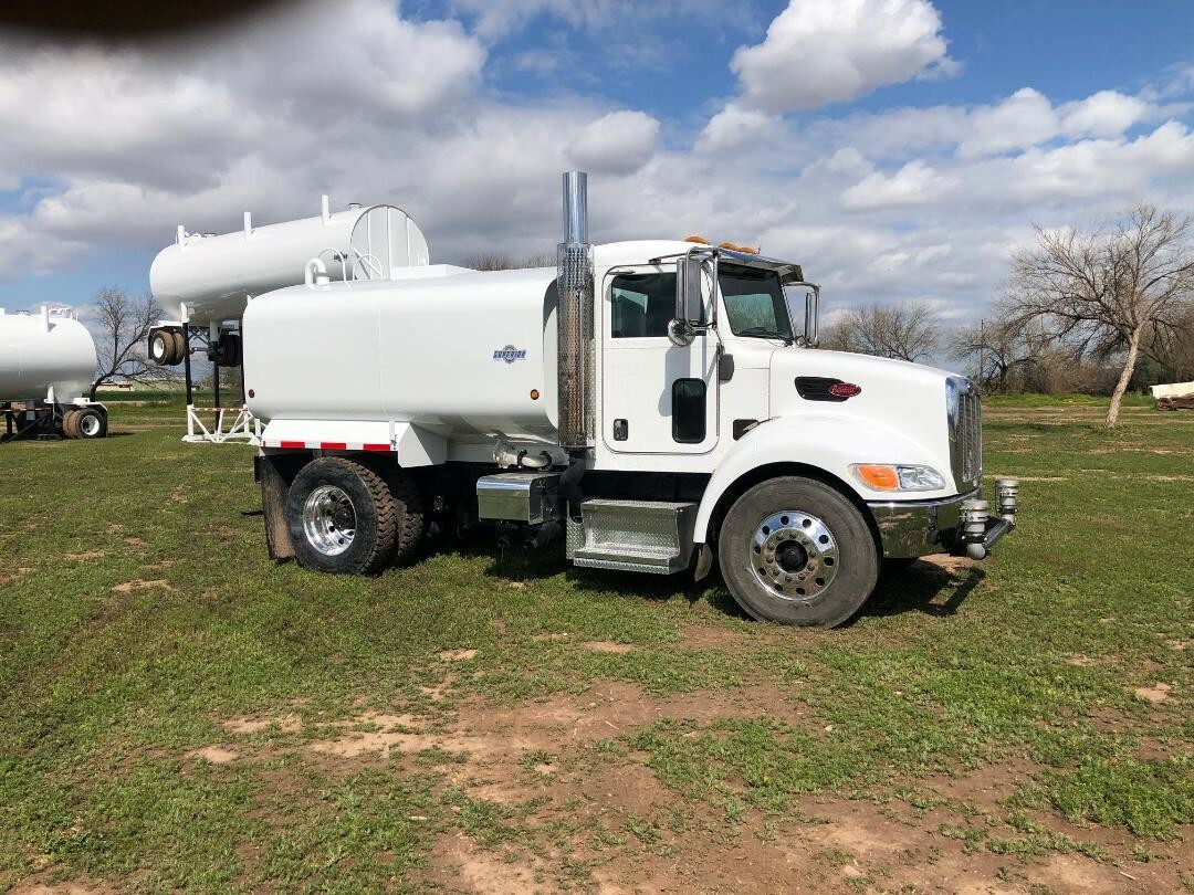 New 2,500 gallon TANK KIT with 6 sprays (2)- front (2) -rear (2)- side, pump
