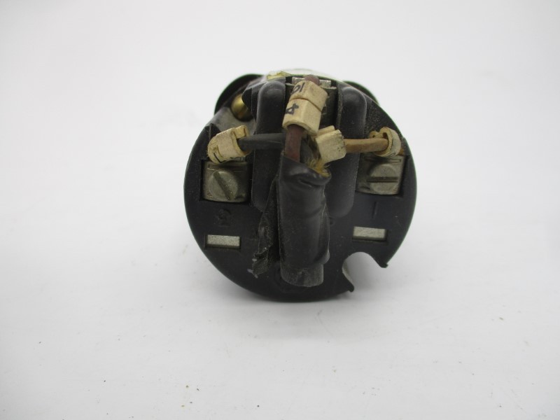 ALLEN BRADLEY 800T-U24 SER. P 300VAC UNMP
