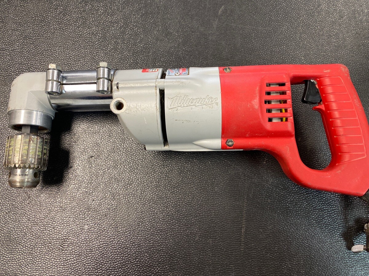 Milwaukee 1107-1 1/2″ D-Handle Right-Angle Corded Drill W/ Accessori (PD7008406)