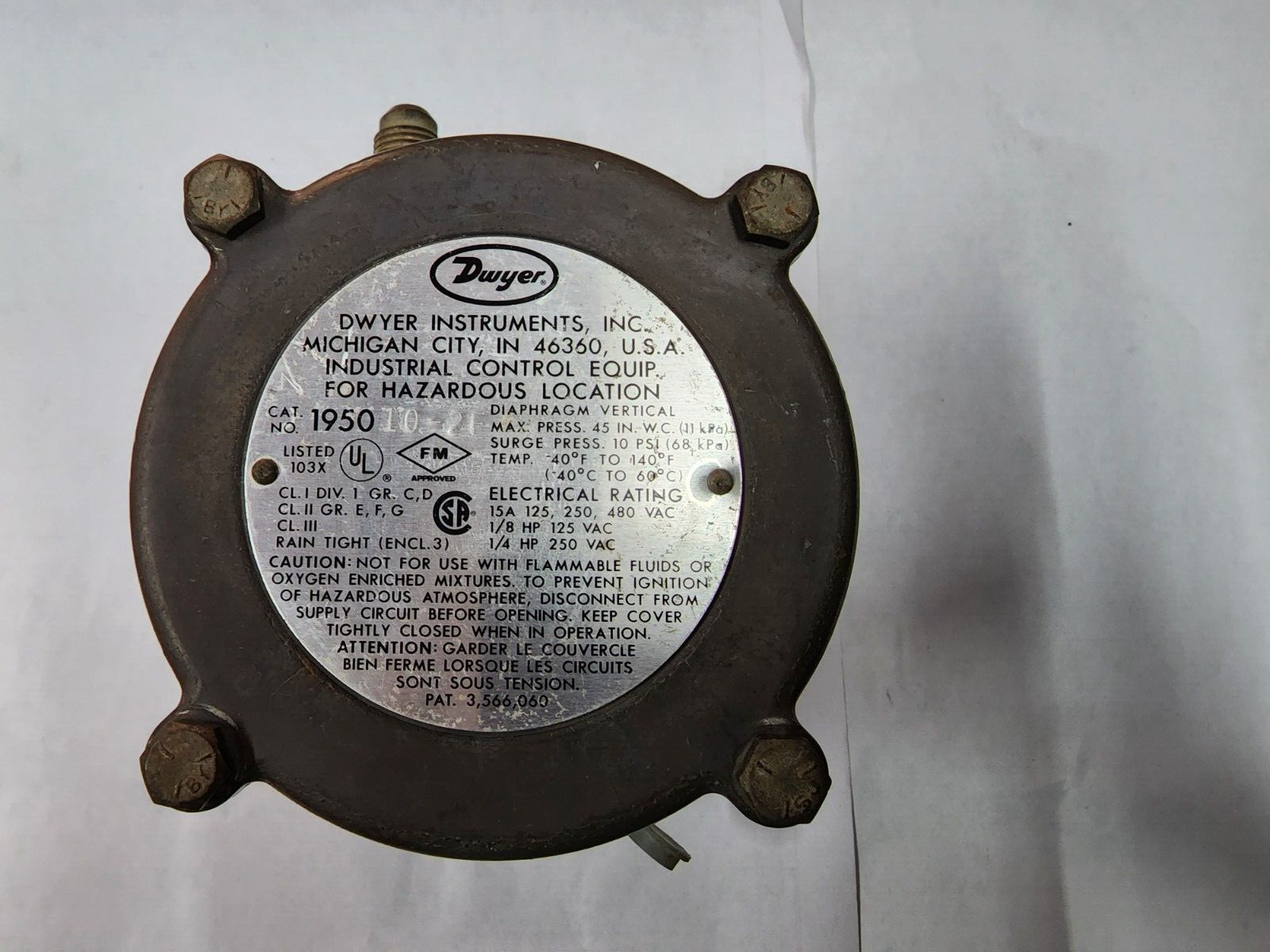 Dwyer 1950 10-2F Pressure Switch Max. PRESS. 45 IN. W.C. (11kPa) 10 PSI (68 kPa)
