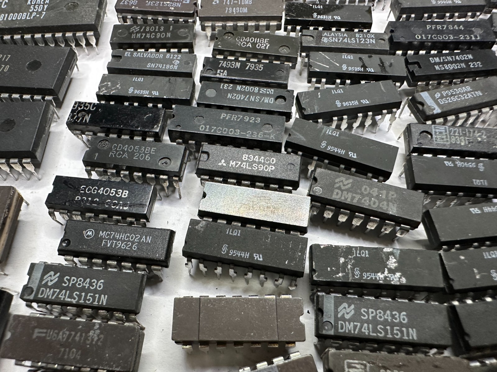 VINTAGE BIOS, FIRMWARE, EPROM ETC. IC Lot Of 190Pcs, AS-IS UNTESTED, Gold Scrap