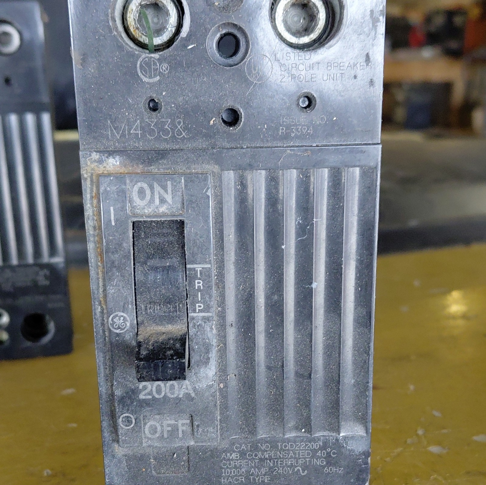 GE TQDF22200 200A 2-Pole 240V AC Circuit Breaker Trip Indicator