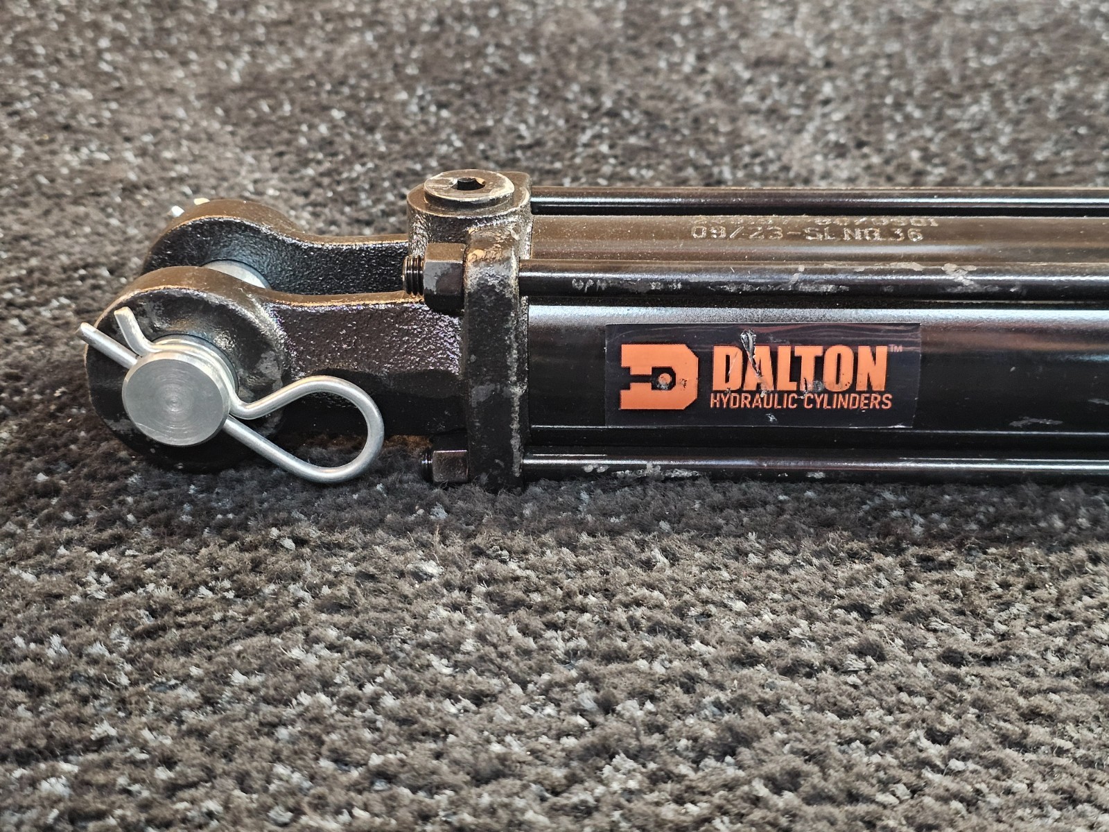 Dalton 300-2024 Hydraulic Tie-Rod Cylinder 2″ Bore x 24″ Stroke 3000 PSI