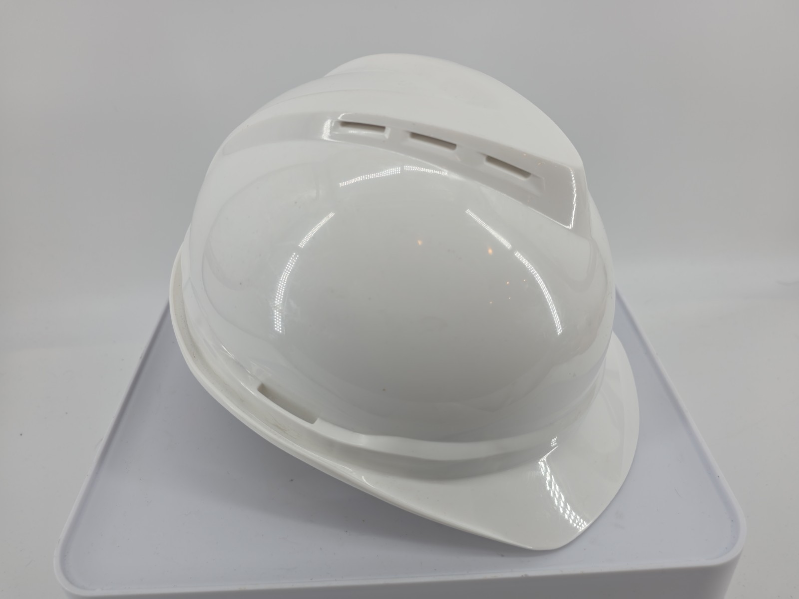 MSA WHITE V Gard ANSI OSHA Construction HARD HAT VENTED 6 PT Ratchet Suspension