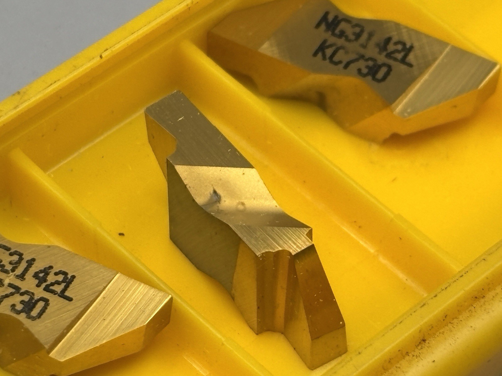 Kennametal NG3142L KC730 Top Notch Carbide Grooving Inserts 0.142″ Wide (Pkg 3)
