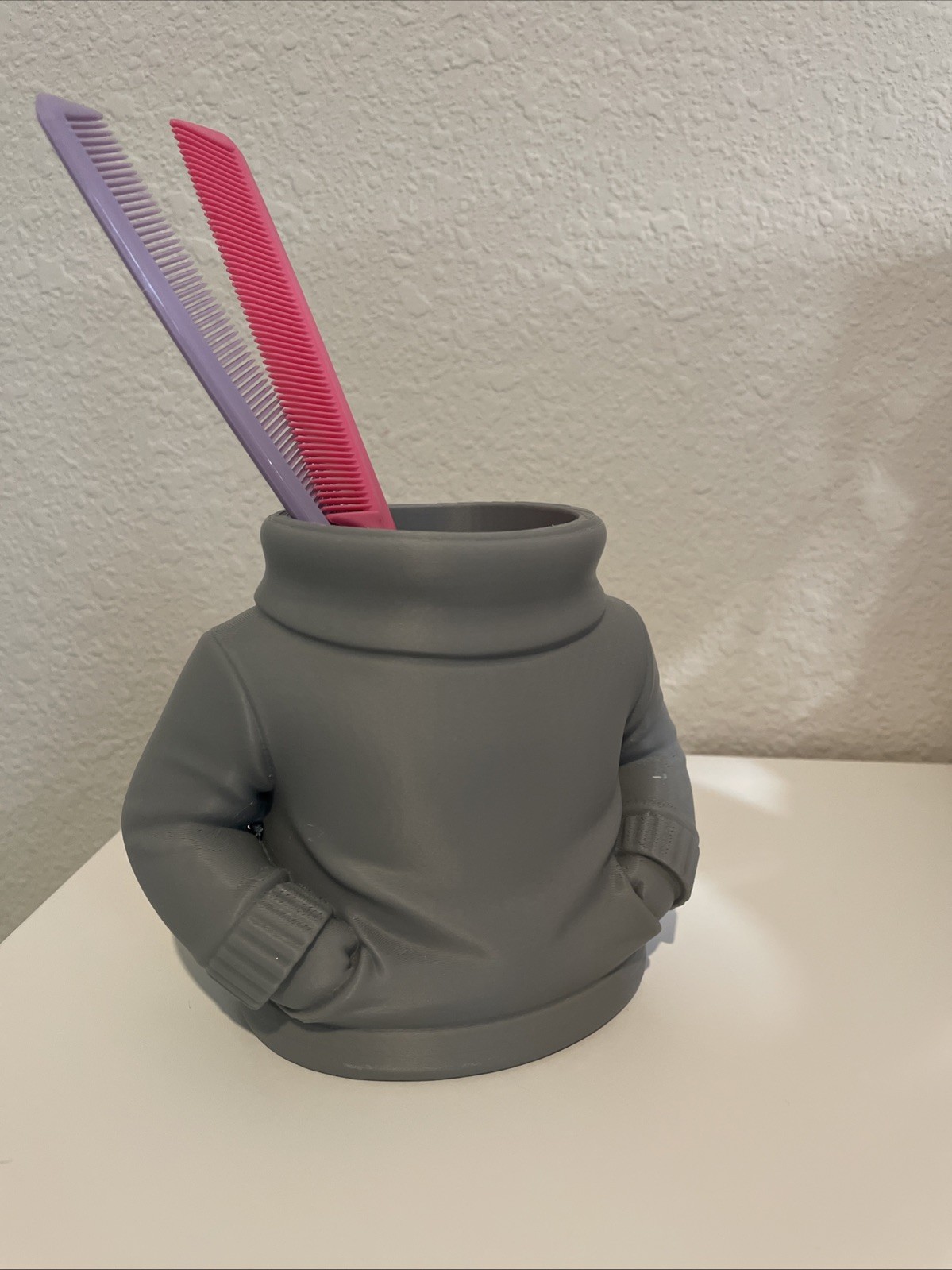 Pen stand, comb, pencil stand, brush stand, gray sweater