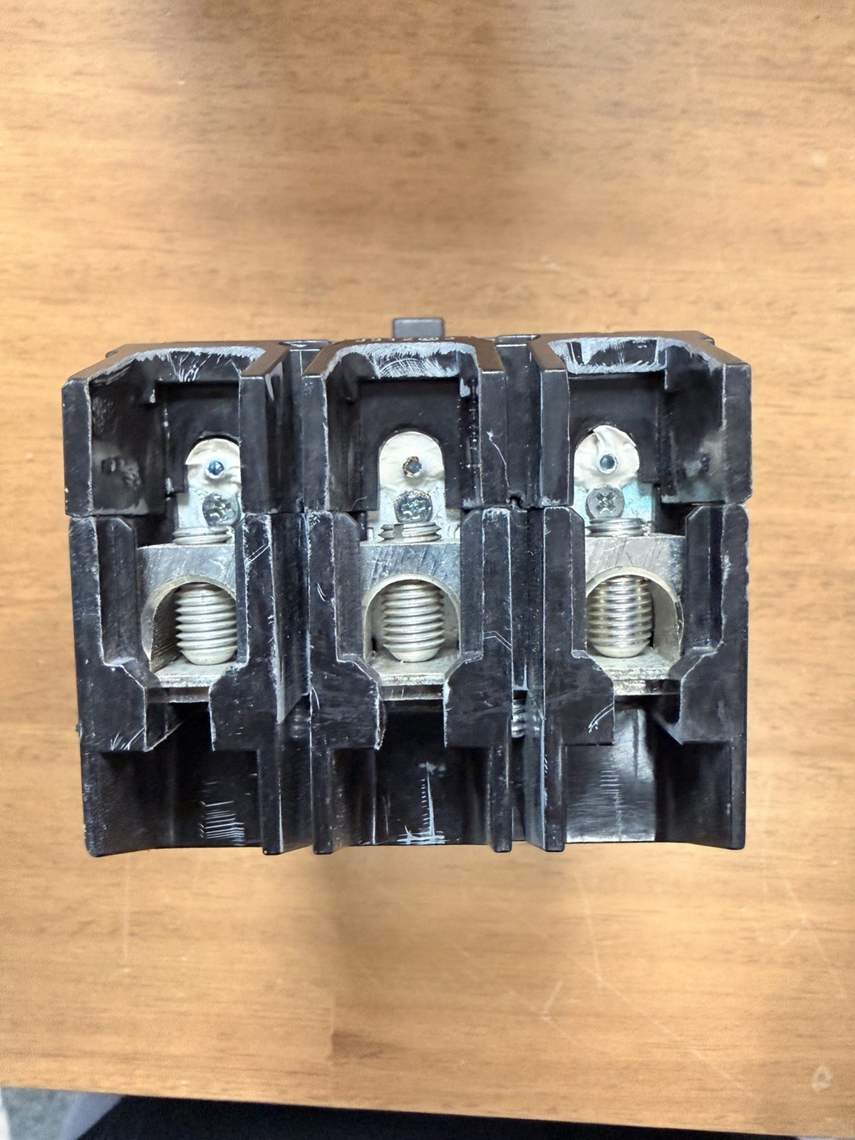 GE ABB TEY380 3 POLE 80 AMP 480/277V TYPE TEY BOLT ON CIRCUIT BREAKER