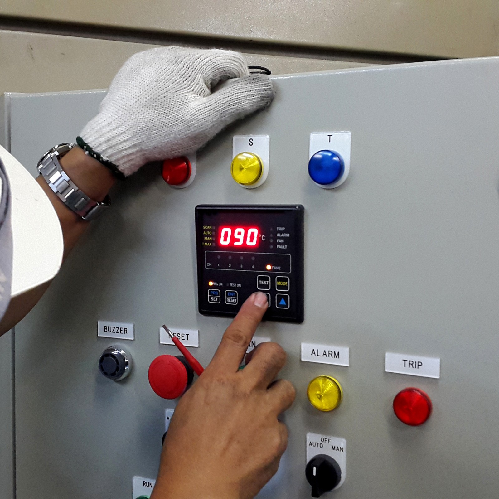 STC- 3028 10A AC110-220V Digital LED Digital Temperature and Humidity Controller