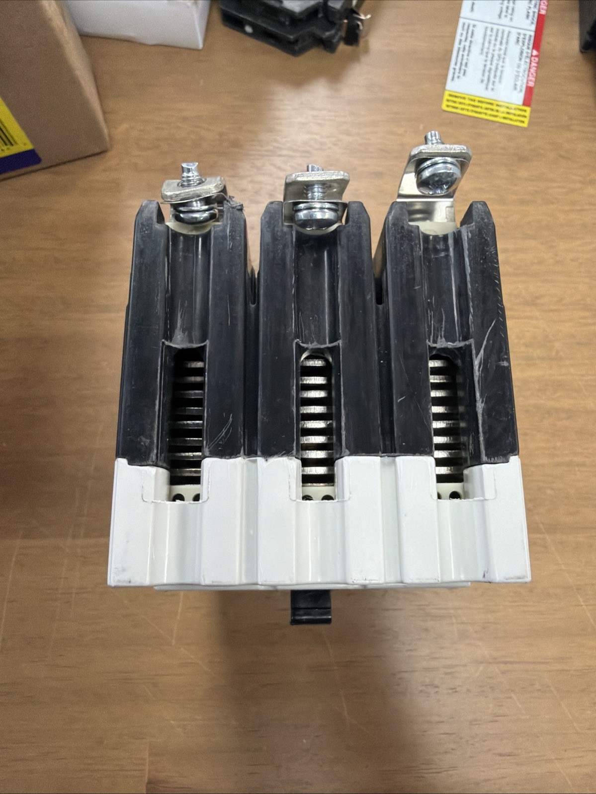GE TEYL3035B Circuit Breaker 35A 3P 480/277V 3PH TEYL 35 Amp 3 Pole Bolt On