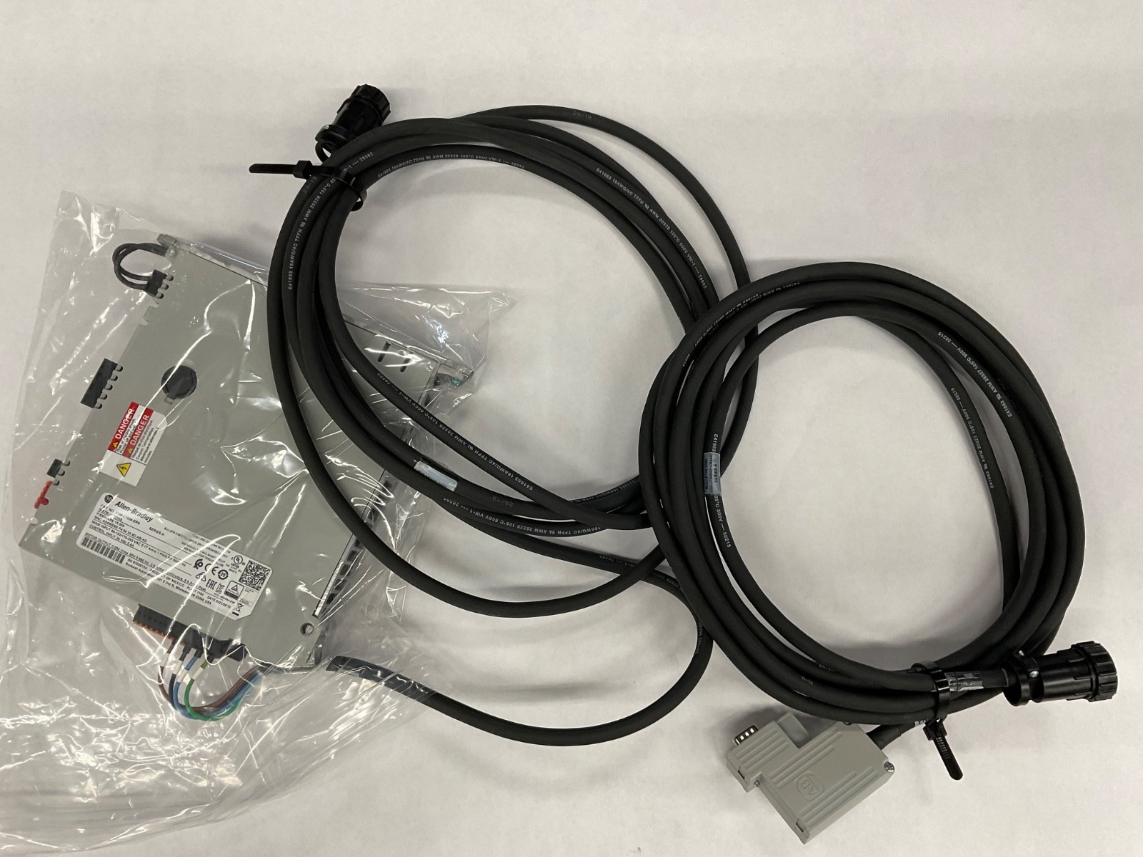 NEW Allen Bradley 2198-C1004-ERS SER A KINETIX 5300 Servo Drive PLUS TWO CABLES