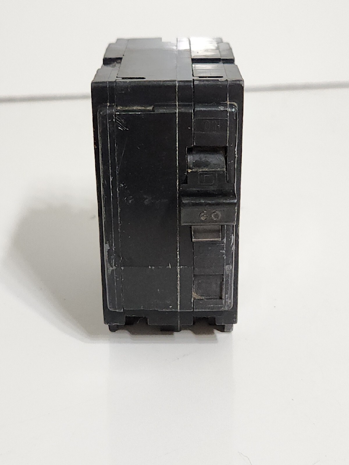Square D QO260 2 Pole 60 Amp 120 240V AC Type QO Plug In Yellow  Circuit Breaker
