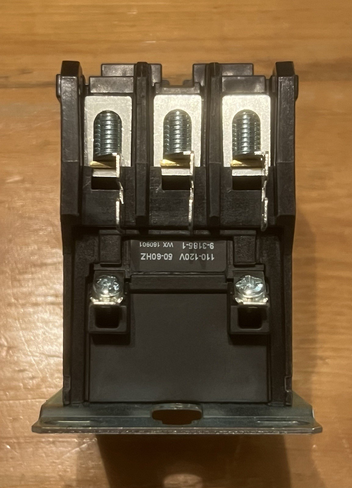 Eaton C25DNY164A Definite Purpose Contactor 3 Poles 110/120V AC 50/60HZ
