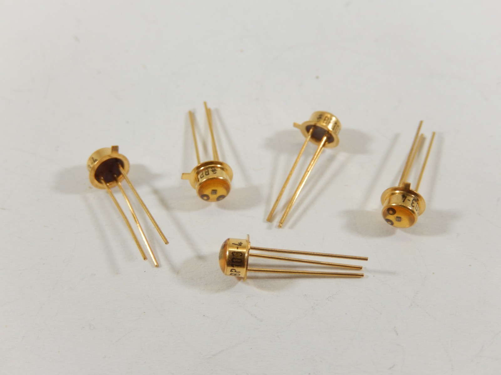 5pcs RARE NOS SIEMENS BP103-4 GOLD 3-LEAD PHOTO TRANSISTOR DIODE
