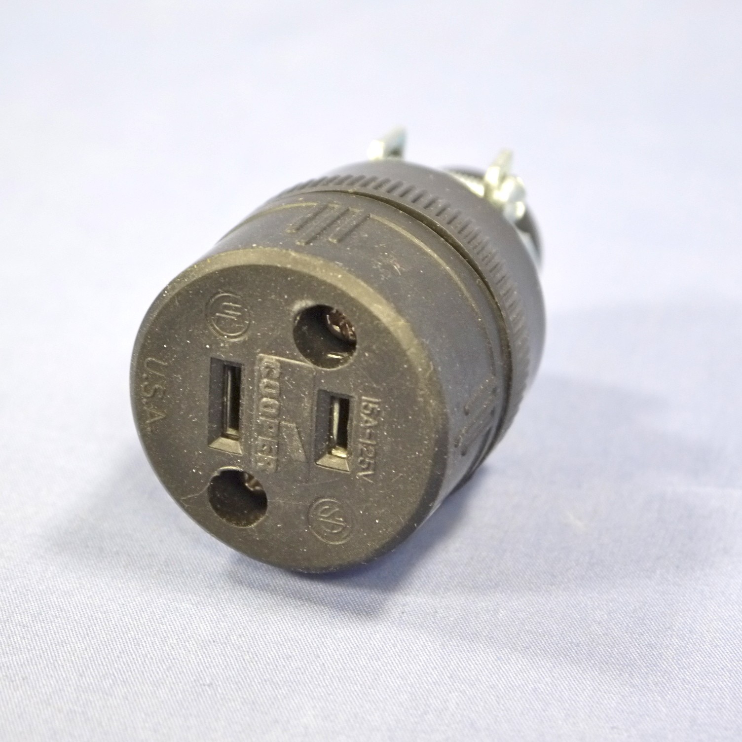 Eagle Thermoplastic Straight Blade Rubber Connector 15A 125V NEMA 1-15R Bulk 224