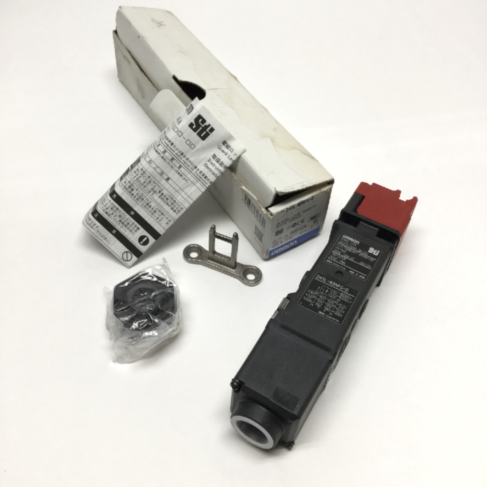 Omron D4SL-N3NFG-DN Safety Door Guard Interlock Switch, 24VDC Coil, 120VAC 1.5A