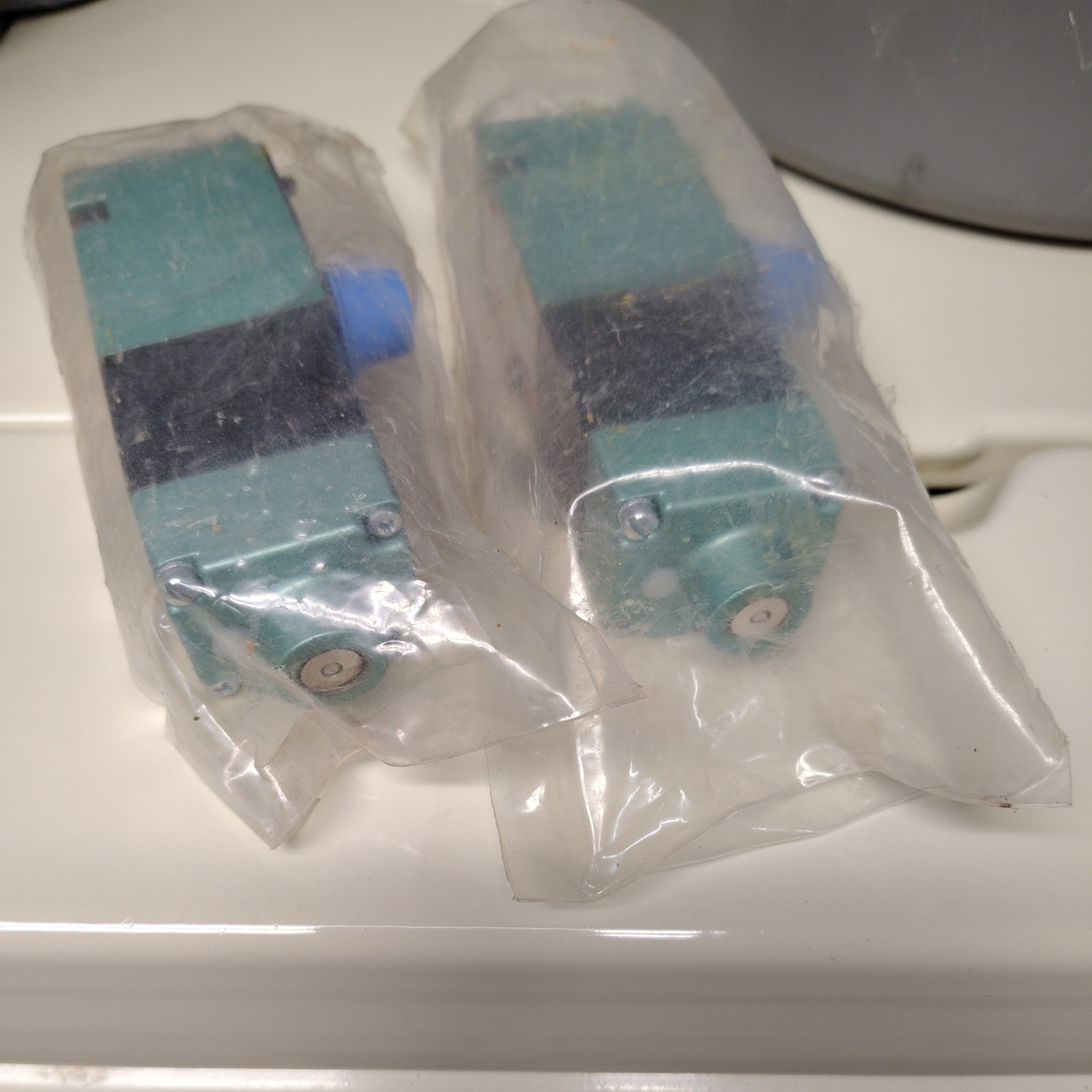 2 Numatics 228-703B MAX. OPER. PRESSURE 150 PSIG-AIR Solenoid Air Control Valve