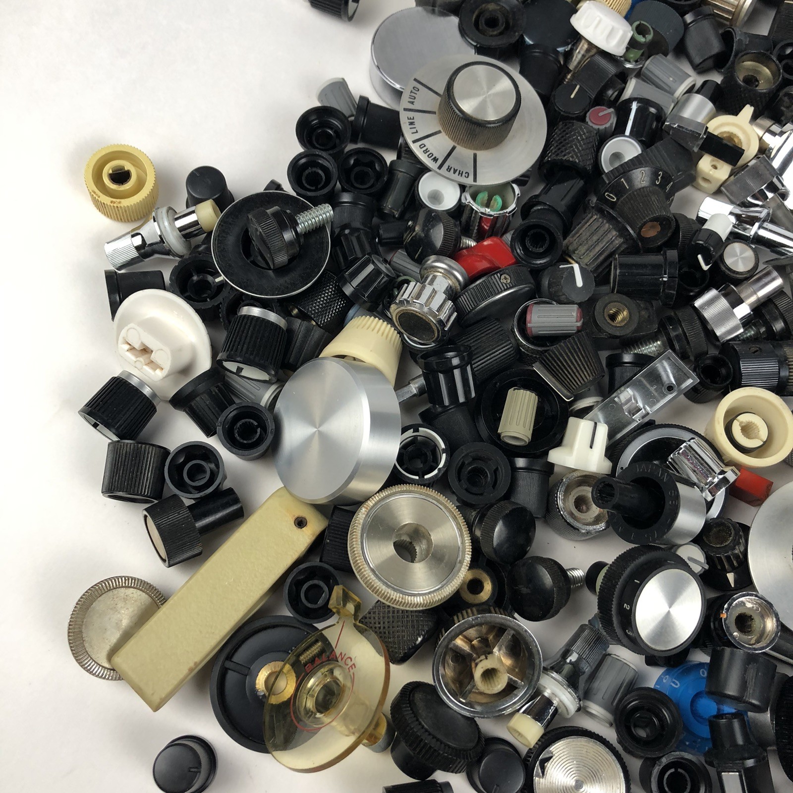 4lbs Lot of Electronics & Audio Knobs (Music Equipment, Hifi, Appliance)