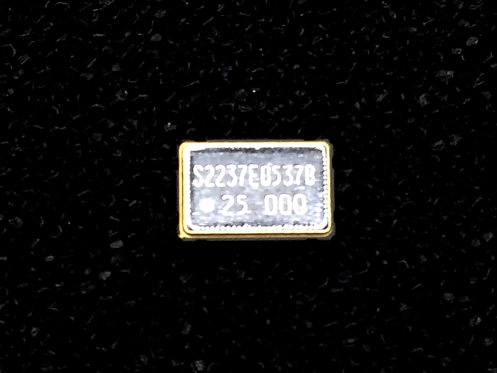 S2237E-25.000 SARONIX OSC 25MHZ 3.3V 50PPM SMD 2 UNITS