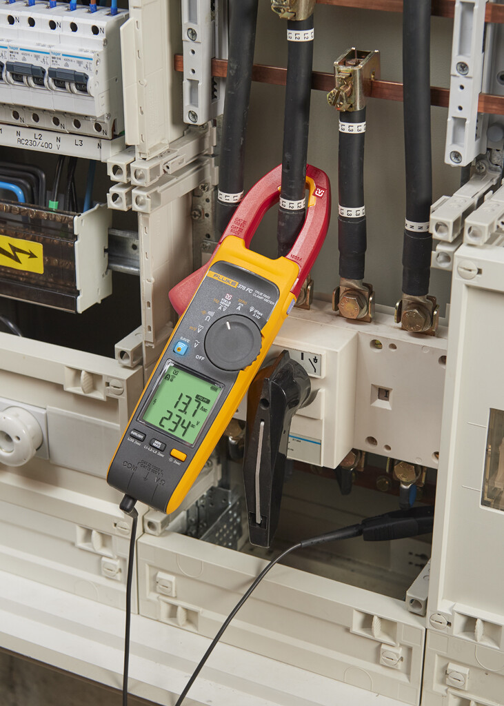 Fluke 378 FC Non-Contact Voltage True-RMS AC/DC Clamp Meter with iFlex