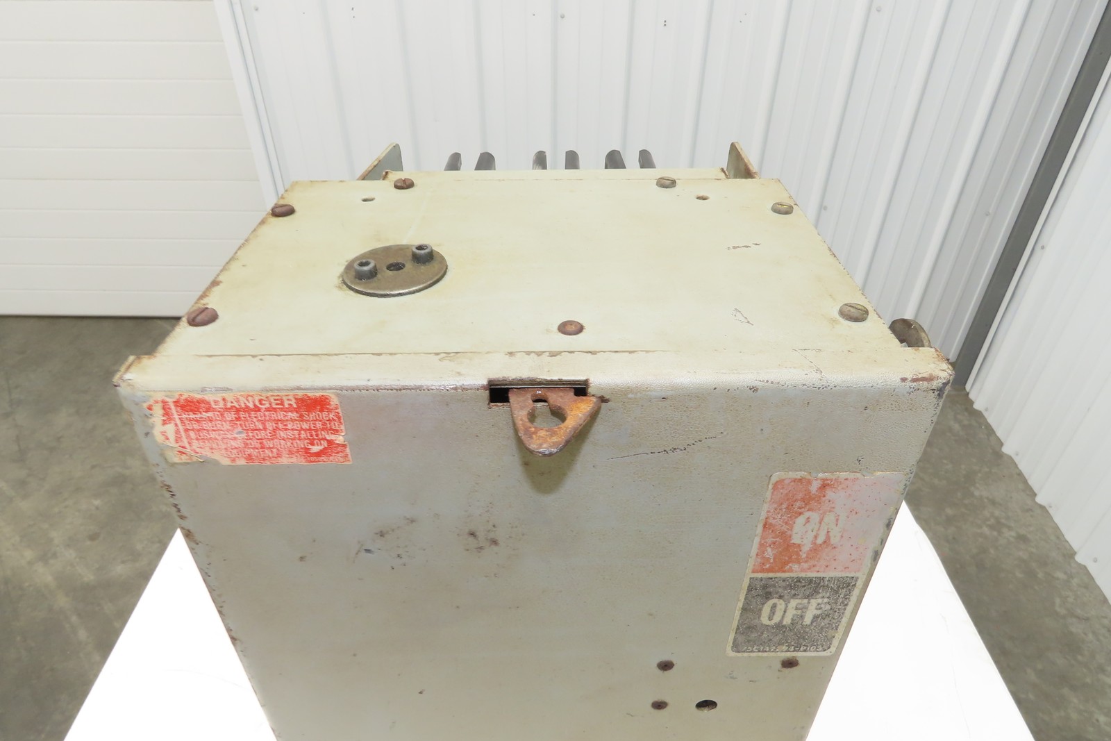 General Electric 75C142462G707 Busway FLEX-A-PLUG with 1KVA Transformer 480V 30A