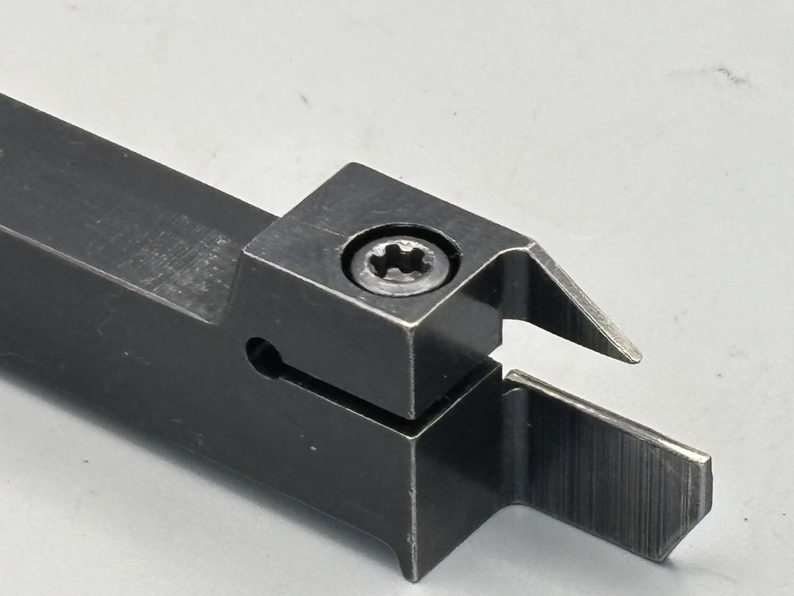 Sandvik RF123E059-08B 1/2″ Shank Indexable Grooving Parting Turning Tool Holder
