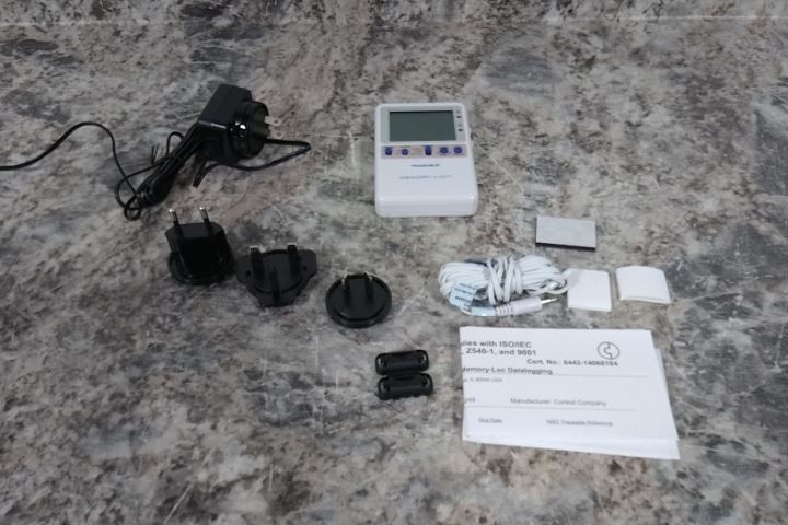 Traceable 6442 -58° to 158°F/-50° to 70°C Data Logging Thermometer (BW)