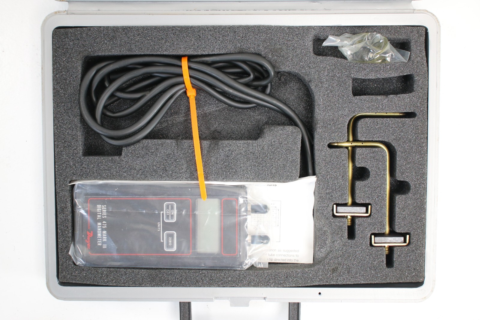 Dwyer Instruments Digital Manometer Series 475 Mark III 475-1-FM