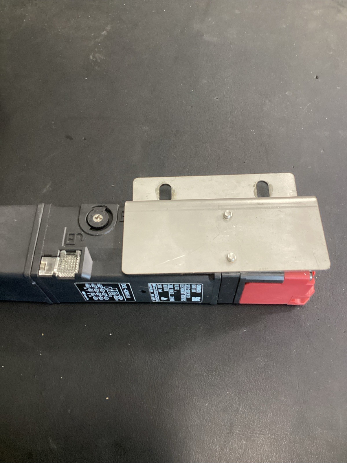 Omron Sti Guard Lock, safety-door switch, D4SL-N2NFG-D Used