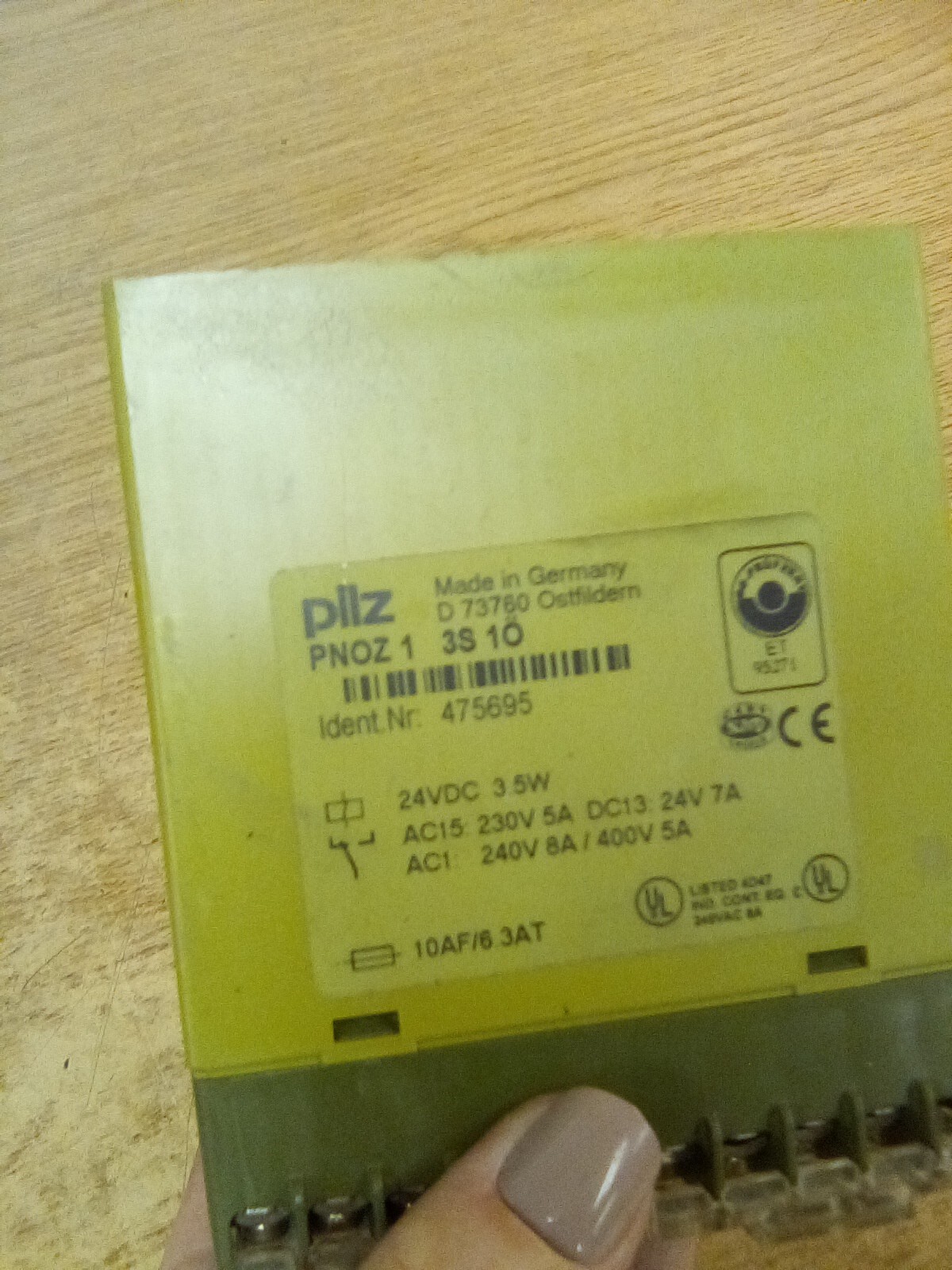 Pilz PNOZ 1 3S 10 Safety Relay 475695