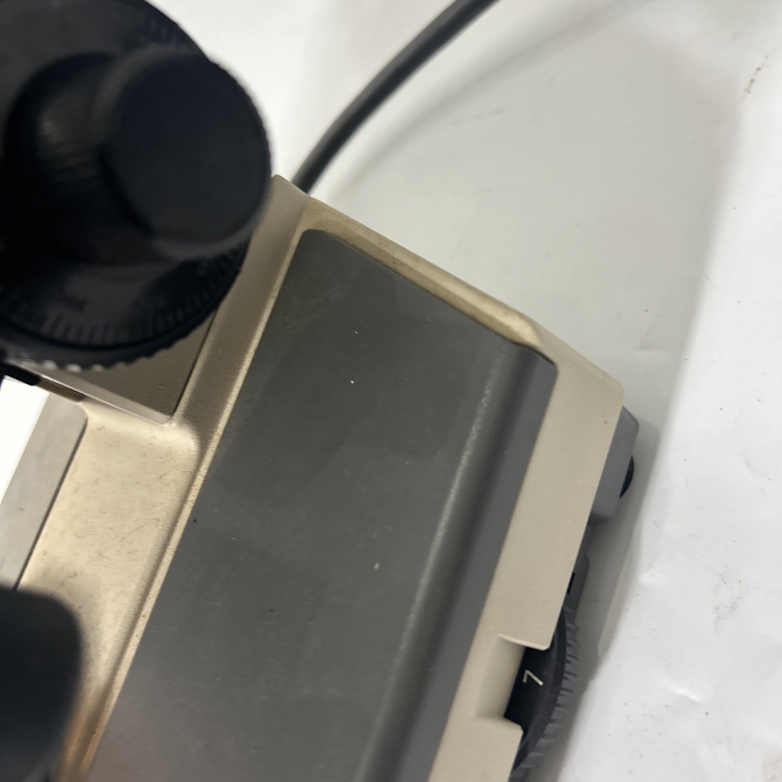 Olympus CH-2, CHT Microscope with objectives 4 X 10X 40X 100X (INV09)