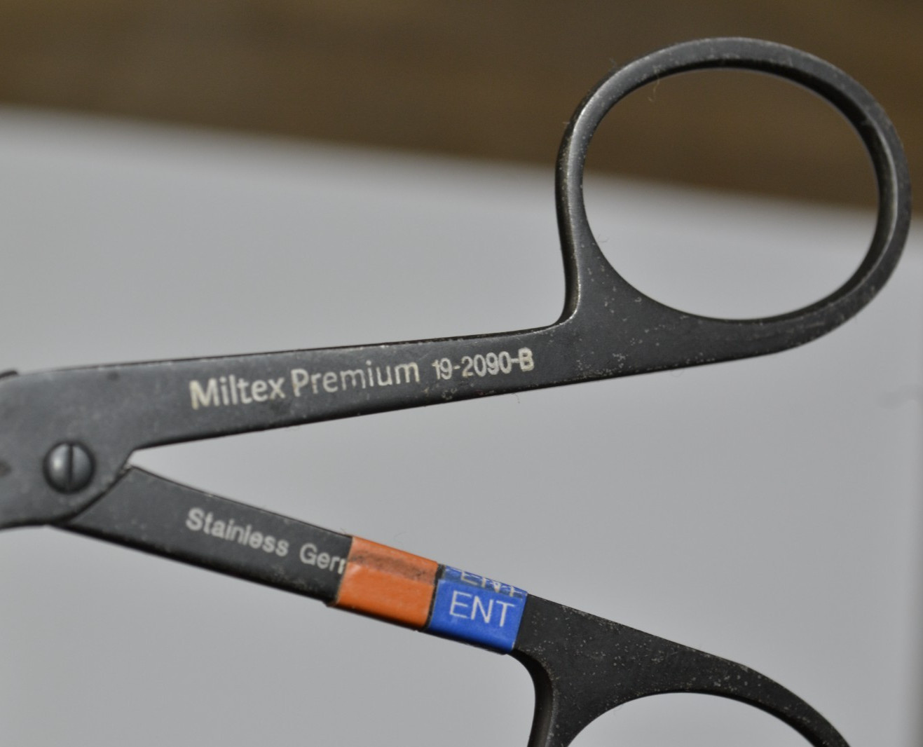 Miltex 19-2090-B Micro Ear Forceps 3-1/4 Oval 0.6 mm Wide, Ebony – Germany