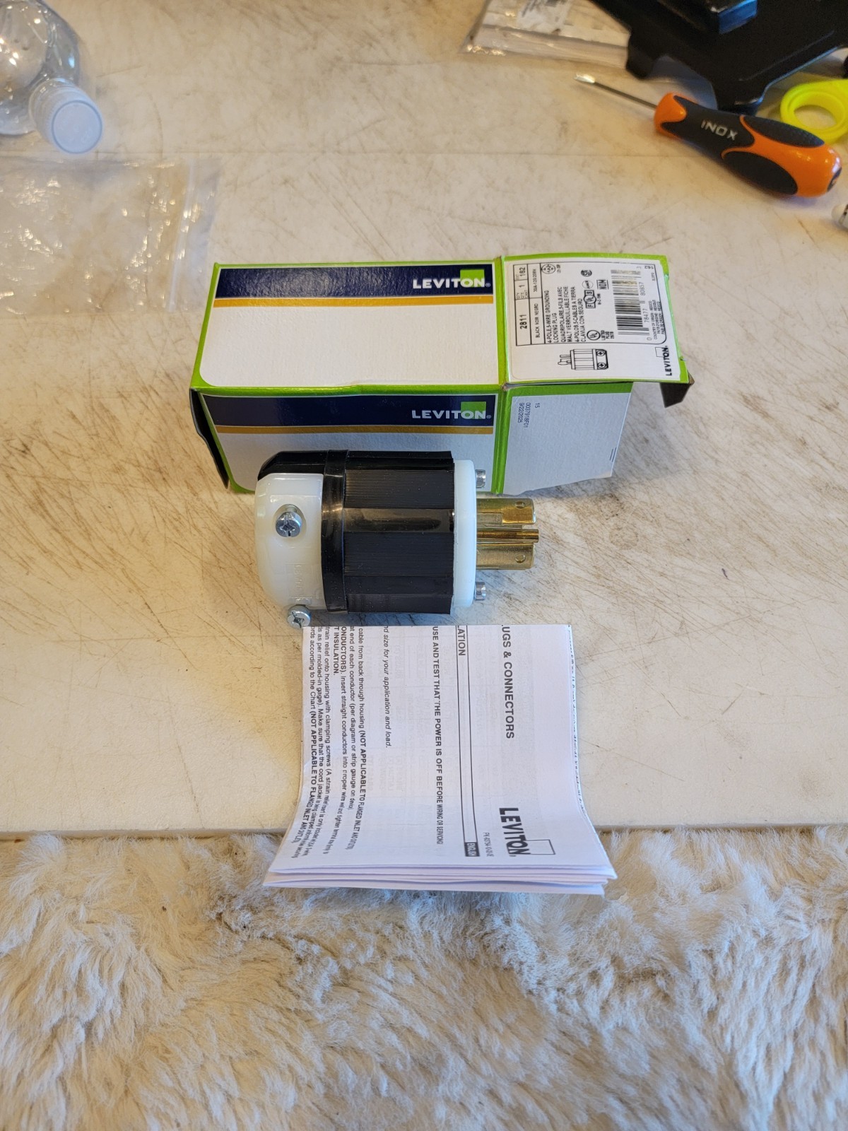 LEVITON 2811 30-AMP 120/208V 4-POLE, 5-WIRE, LOCKING PLUG GROUNDING