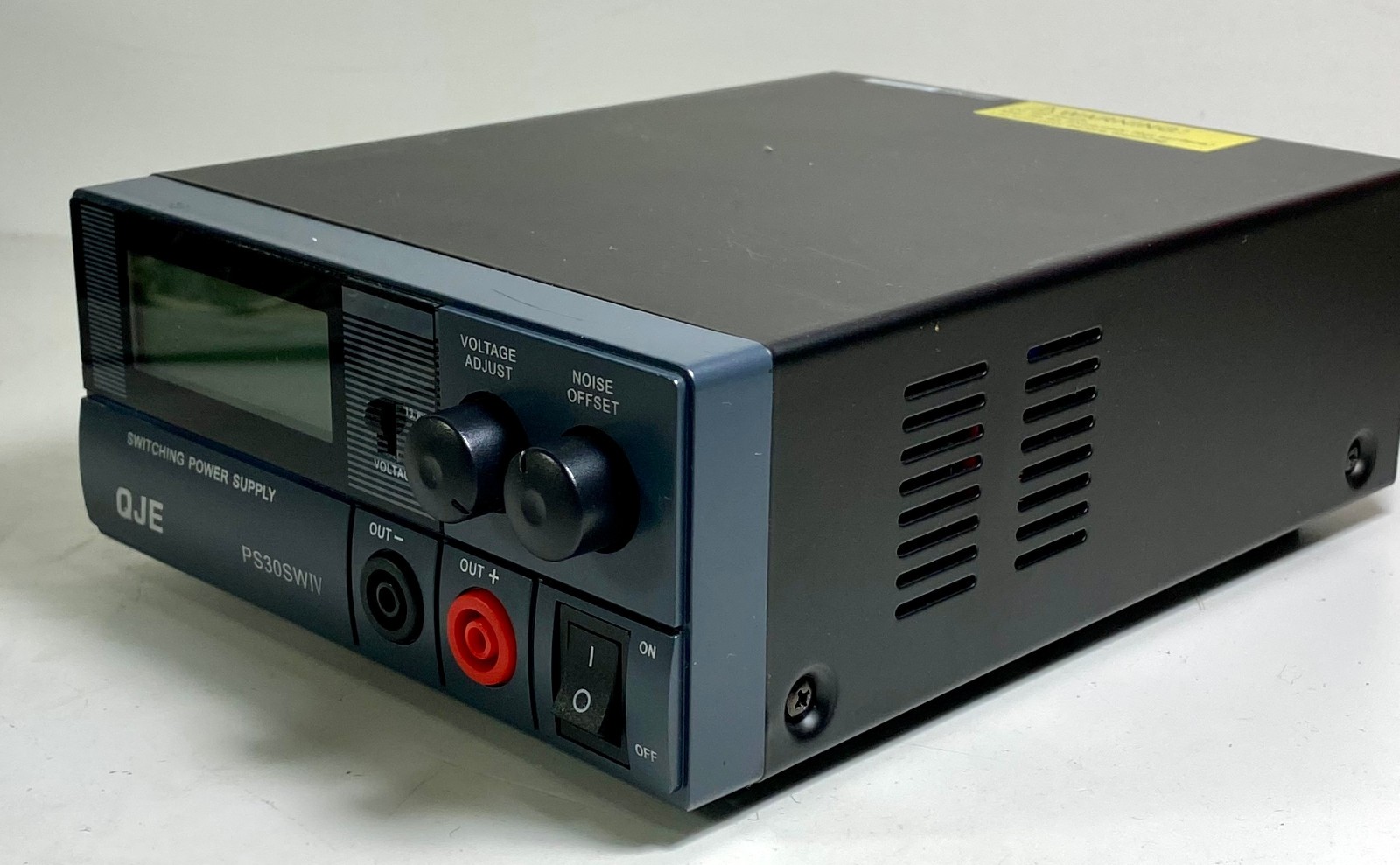 QJE PS30SWIV 13.8V 30A Adjustable DC Linear Power Supply From Ham Station