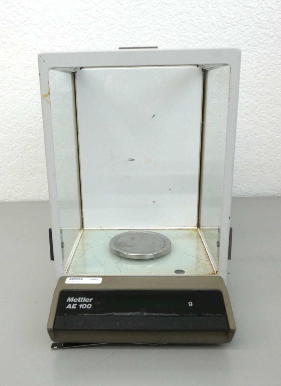 Mettler Toledo AE 100 Analytical Balance, 0.1 mg to 100g