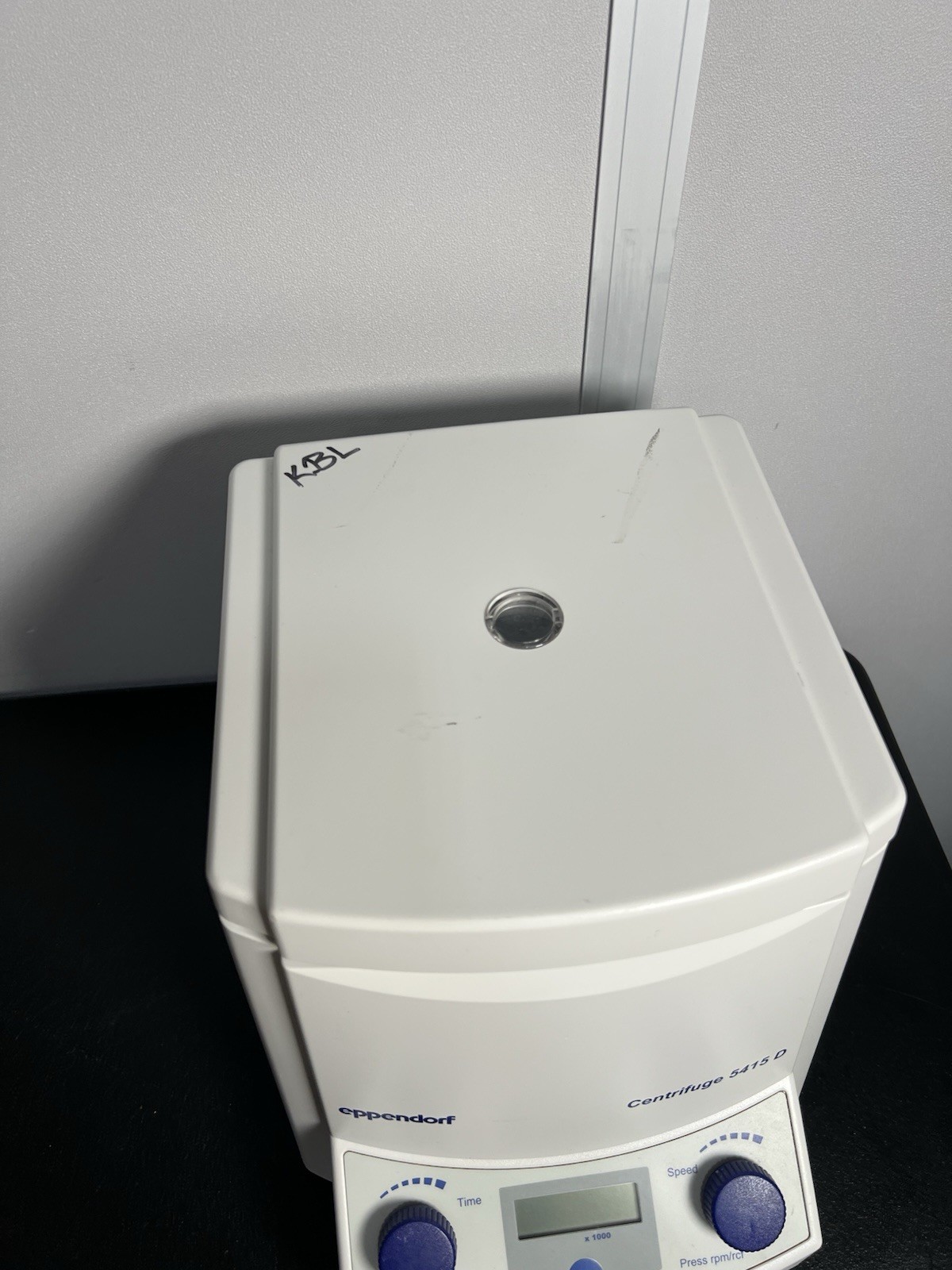 Eppendorf 5415D Micro Centrifuge + F45-24-11 Rotor & Lid; TESTED Cosmetic Issues
