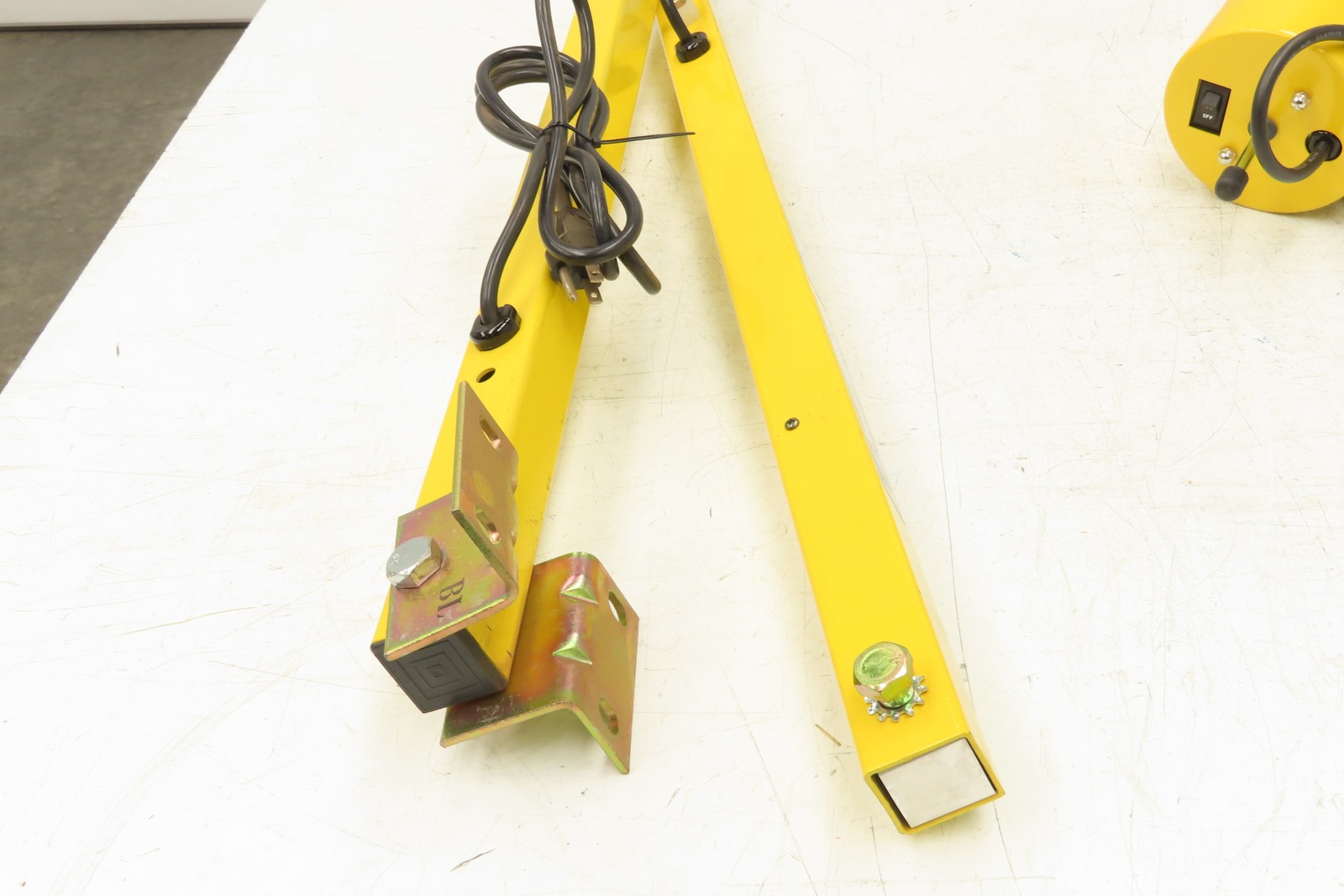Mars SDL-60 Tri-Lite Dock Loading Light 60″ Reach Single arm