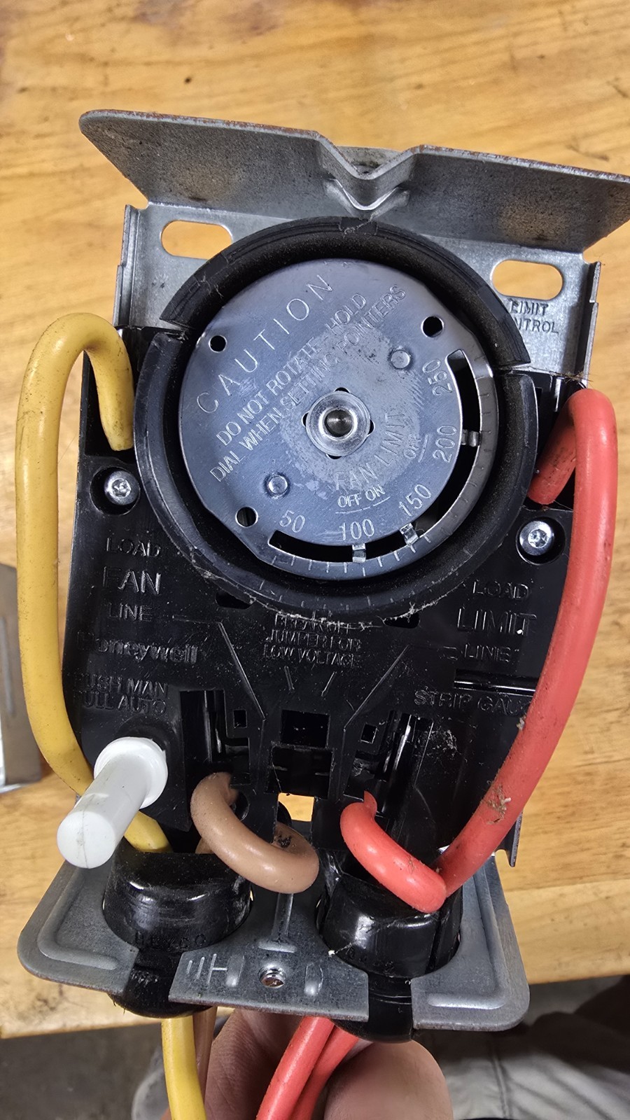 Honeywell L4064 B2210 Combination Fan and Limit Furnace Resideo Control 11″