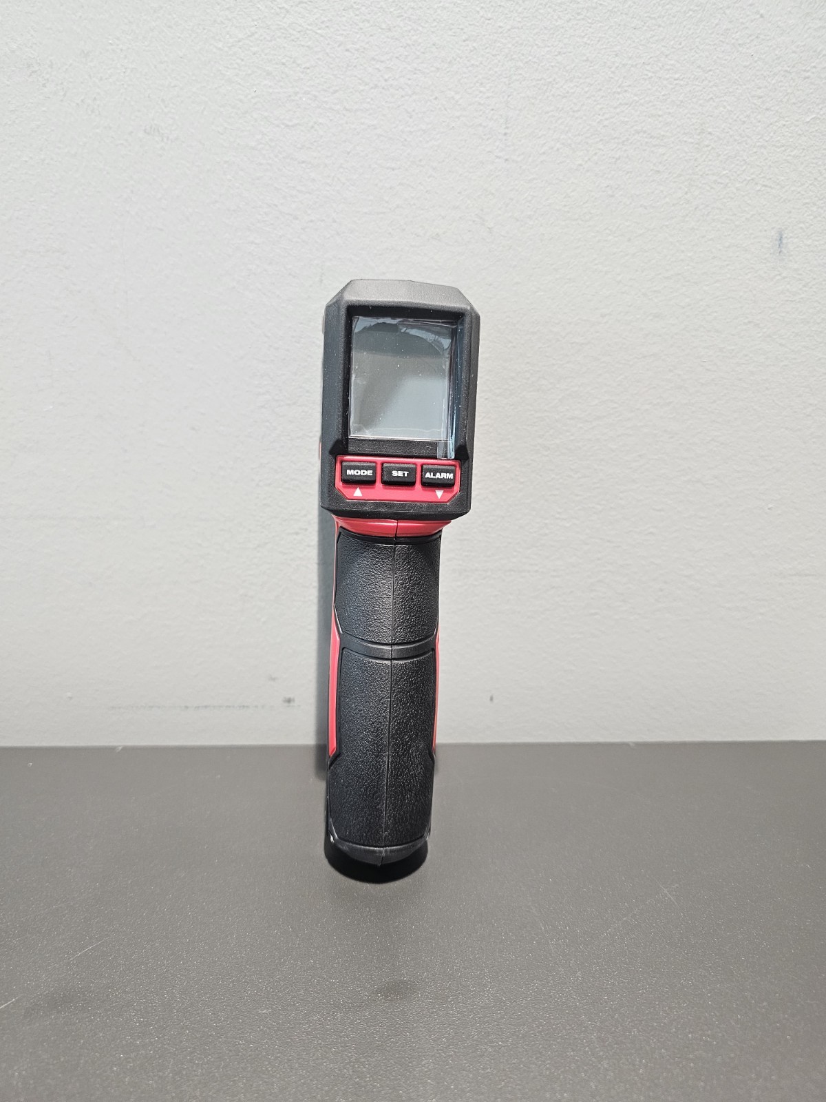 Milwaukee 2267-20E/H 10:1 Infrared Thermometer LCD Display Temperature Gun – NEW