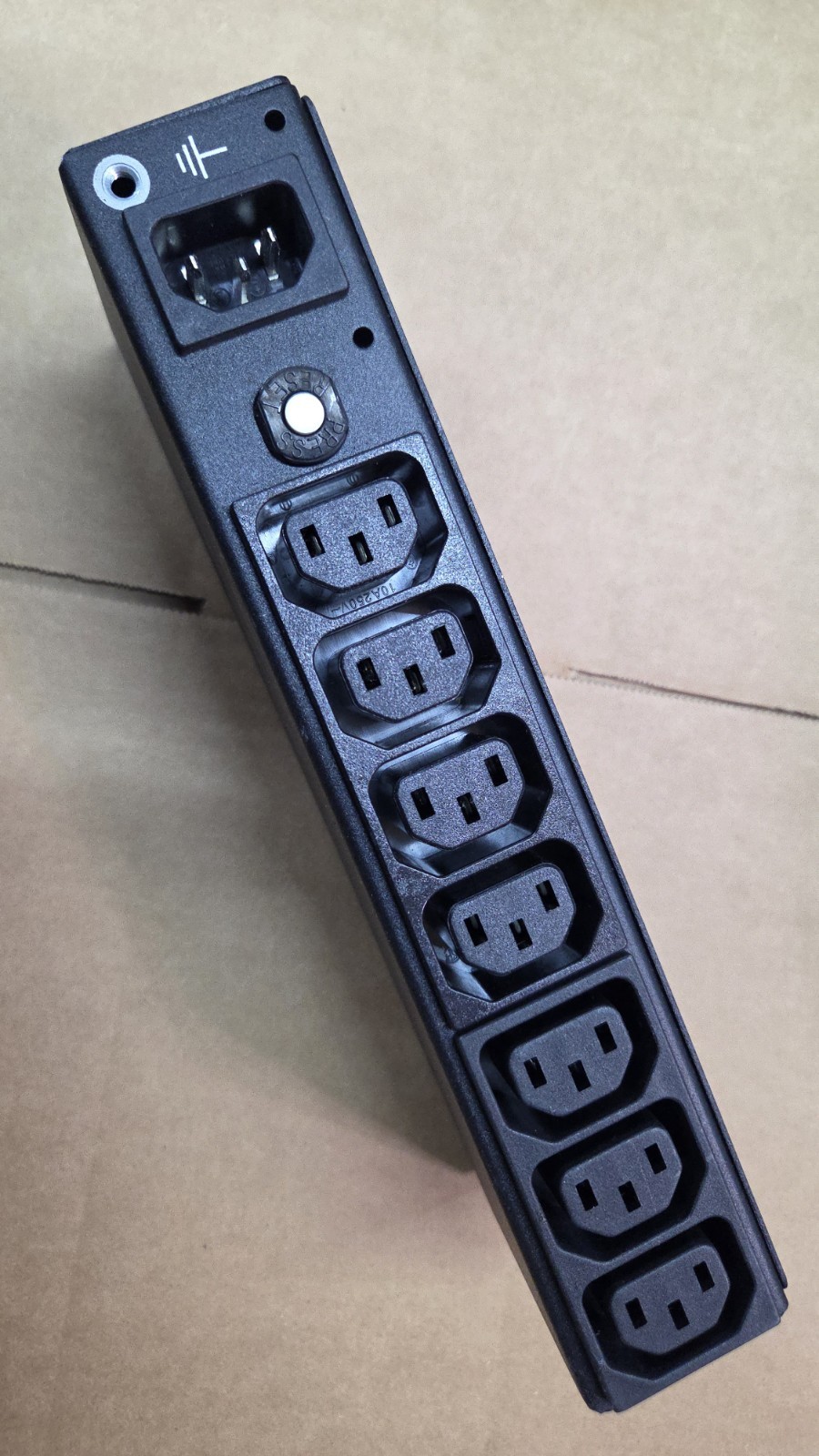 Dell 7-Port Power Distribution Unit (PDU) – P/N: 0T834