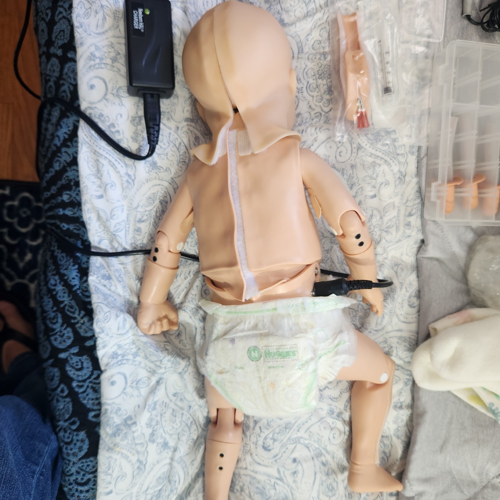 *Pre-owned *Gaumard Newborn HAL S3010 Tetherless Simulator Manikin and Case