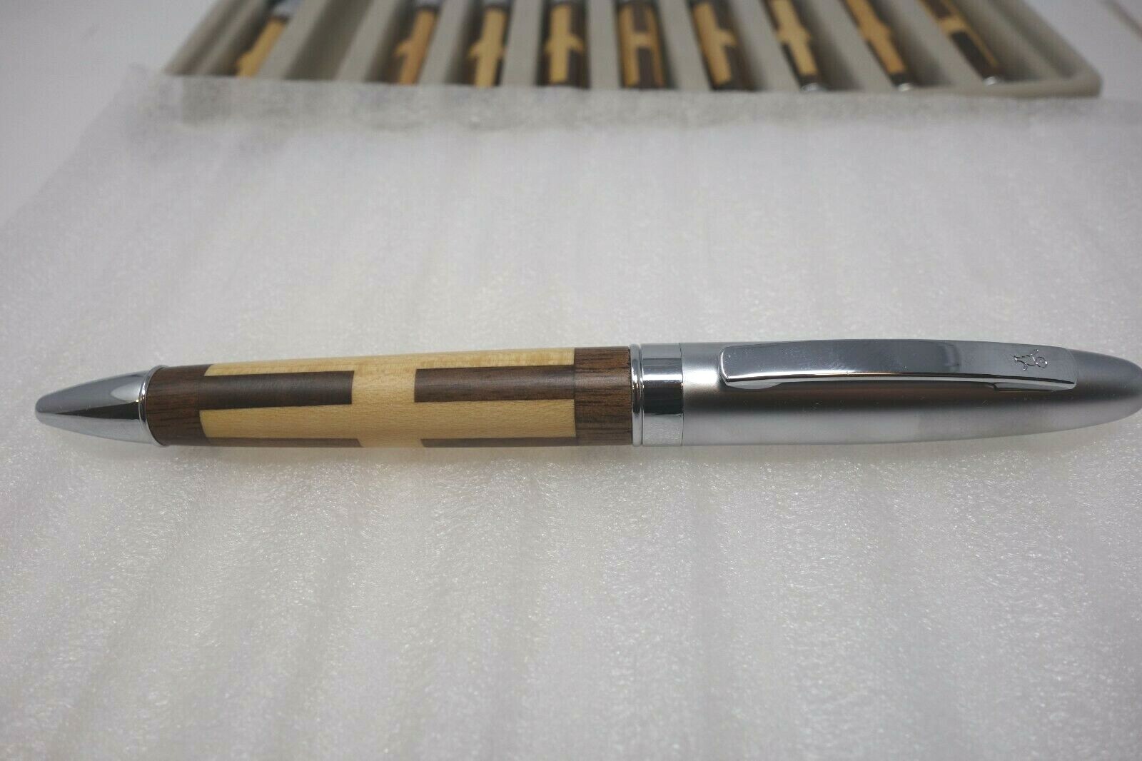 BIC HARDWOOD Executive BallPoint Pen (Twist-Action) *Collectors RARE* (NEW)