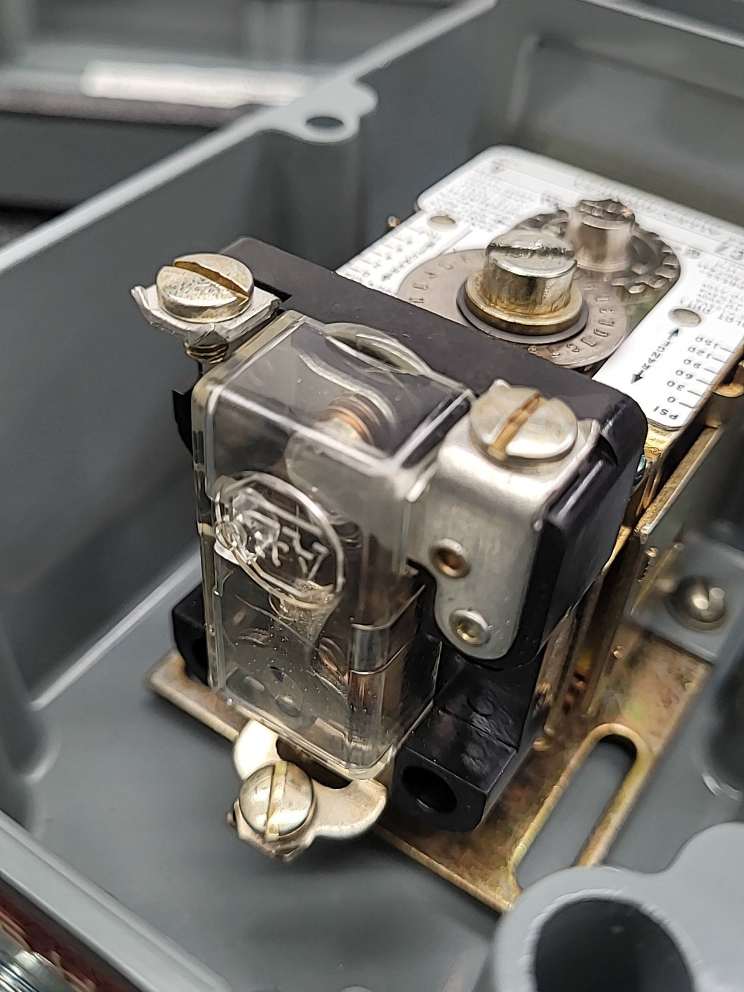 Allen Bradley 836 Differential Pressure Control Switch Sensor Bulletin 836-C7J