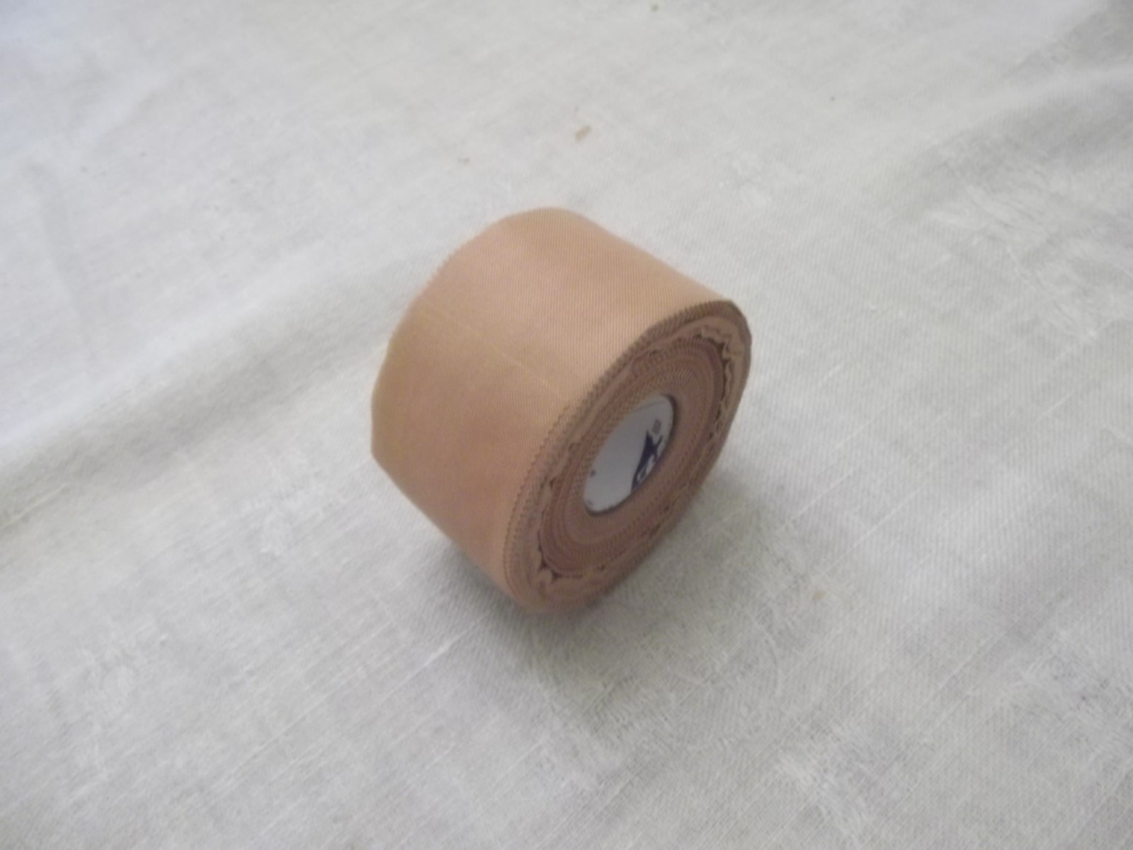 BROWN MEDICAL TAPE 15 rolls 1.5″x10yds. * SECONDS * JAYBIRD