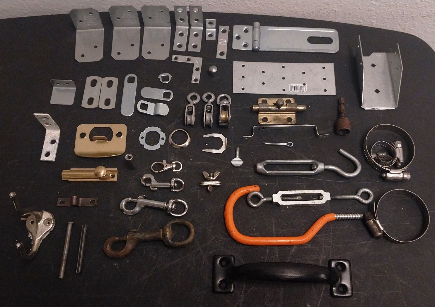 BUILDING HARDWARE -Steel Brackets – Pulleys -Leash Clips – Mostly New – 2.3 LBS