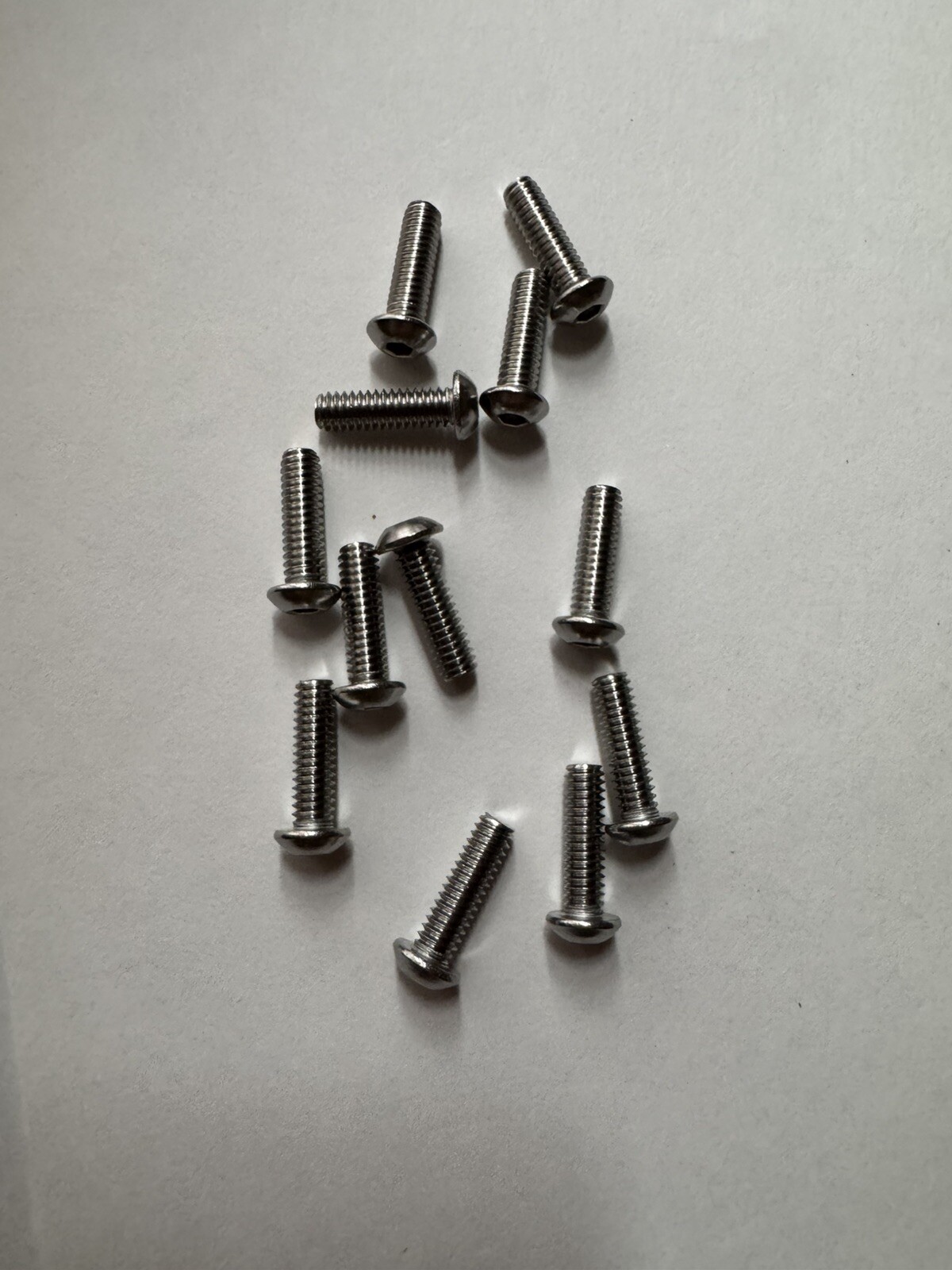 STAINLESS STEEL BUTTON HEAD SOCKET CAP SCREWS. 12/24 x 3/4” 12 PCS. 18-8 NEW